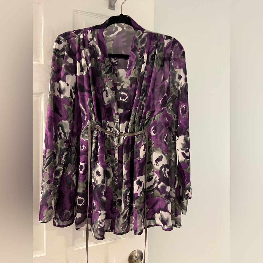 Beautiful long sleeve sheer shirt.